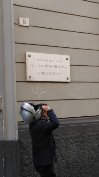 Clinica Odontoiatrica e Stomatologica, Facoltà di Medicina e Chirurgia, Università degli Studi della Campania "Luigi Vanvitelli"