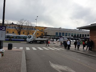 Noleggio Auto e Furgoni Maggiore AmicoBlu - Stazione di Verona