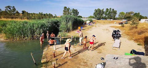 Piscina naturale pubblica della sorgiva del fiume carsico Cervaro