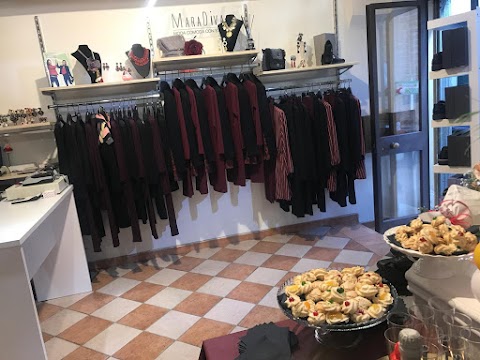 PENSIERI di MARA - Abbigliamento e Cerimonia Donna - Taglie Morbide e Curvy - Tailleur - Accessori e Bjoux