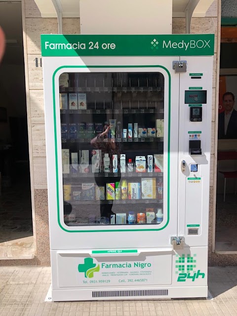 Distributore automatico H24 Farmacia - Pharmacy H24 vending machine