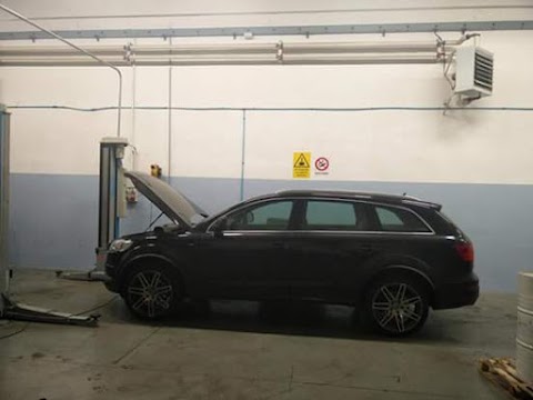 Ahmed Auto -- Meccanico Gommista Ricarica Clima Carpi