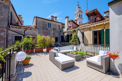 The Red House Company - Rental Apartments in Venice