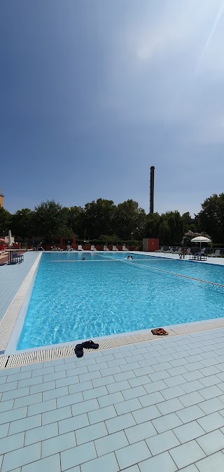 Piscina Comunale "Lombardia"