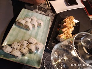 YUMI sushi experience