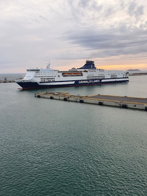 Imbarco e Biglietteria Traghetti Tirrenia Civitavecchia