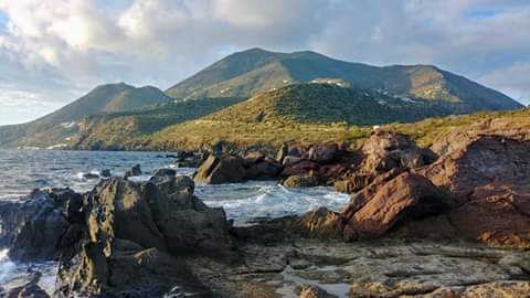 Arianna Escursioni|tour isole Eolie|Eolie vacanza|scalata al cratere di Stromboli|Trasferimenti in barca Isole Eolie