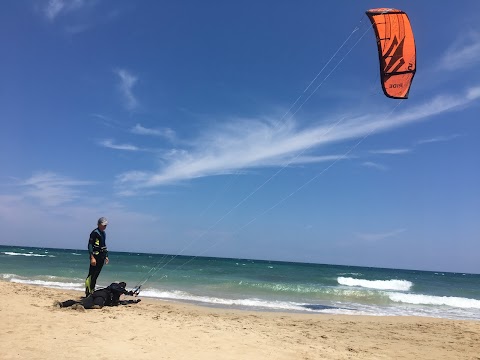 scuola kitesurf Puglia corsi e lezioni a Bari Taranto Brindisi