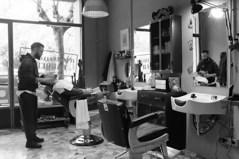 Unconventional Barber Roma