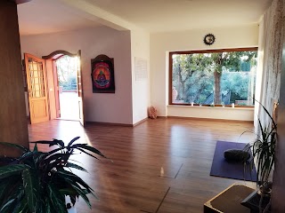 Santosha SSD - Yoga, Formazione Yoga, Costellazioni Familiari, Reiki, Meditazione.