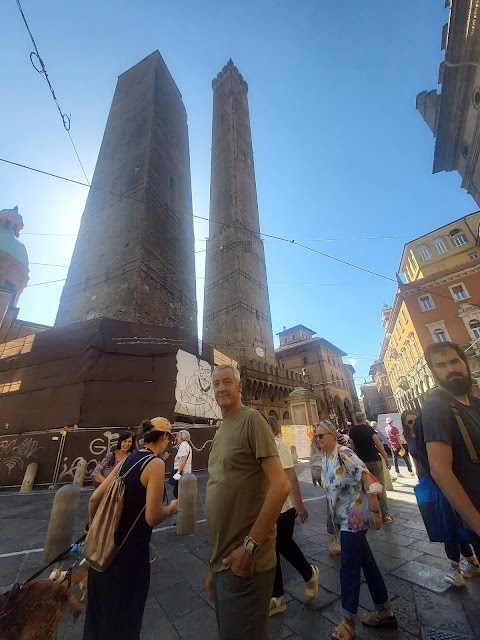 Viaja con Laia Freetour - Free Walking Tour Bologna