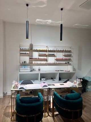 HOLLY NAIL SPA