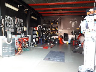 PNEUSÌ SRL - Driver Center Pirelli