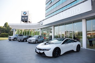 AutoVanti Milano Showroom - Concessionaria BMW e MINI