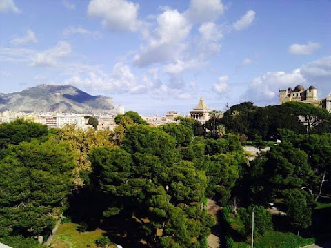 Palermo Luxury Apartment Sicily. Casa Vacanze Attico Elegante vicino Palazzo Reale.