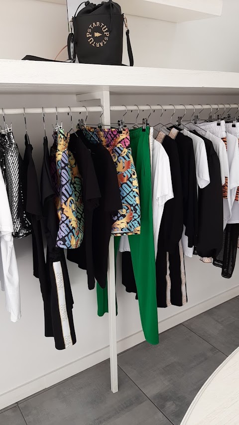 Foto di Woman Fashion - Viale Cavalleggeri D'Aosta 112, Napoli (NA), Italia