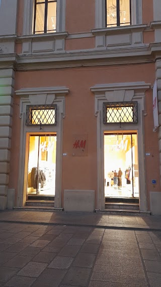 H&M