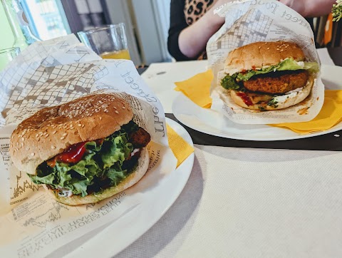 NANDA'S vegan burgers & cakes