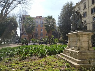 Parco De La Piazza Benedetto Cairoli