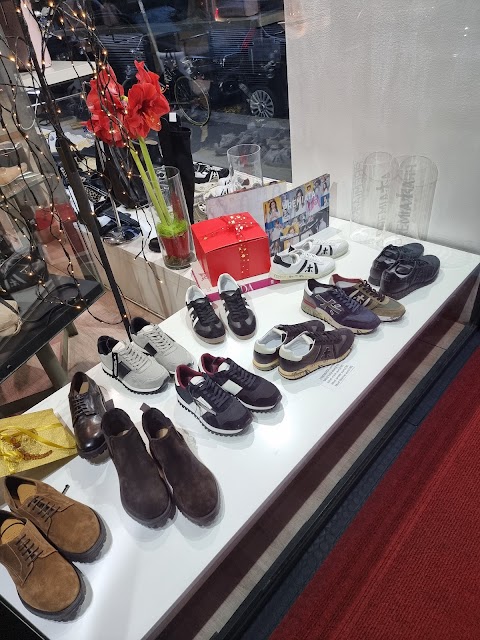 Harmony Shoes :Moschino, Premiata,Armani,Borbonese , Patrizia Pepe e Carmens [Rivenditori Negozi a Milano ]