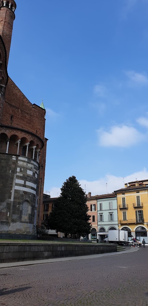 Dietro al Duomo