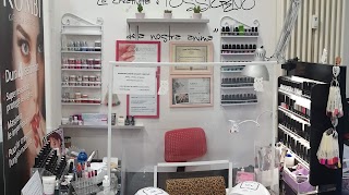 Maxsi Parrucchieri - Emmenails unghie gel semipermanente Bologna