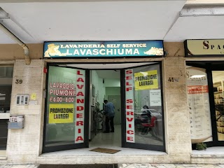 Lavanderia Automatica Lavaschiuma. Self service.