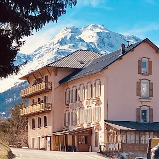 Hôtel Belvédère. Relais Motards sur la Route des Grandes Alpes. Proche du col du Pt St Bernard et du col de l'Iseran