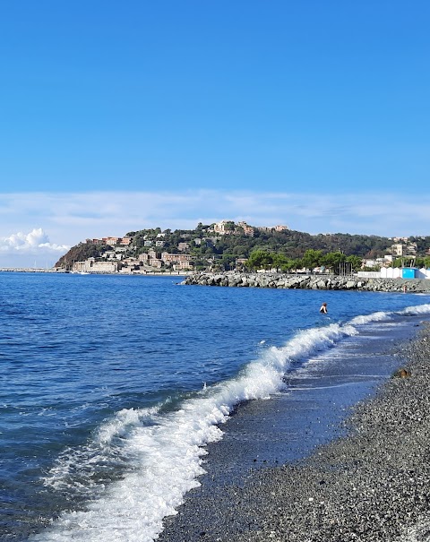 Luna Rossa beach • chiosco