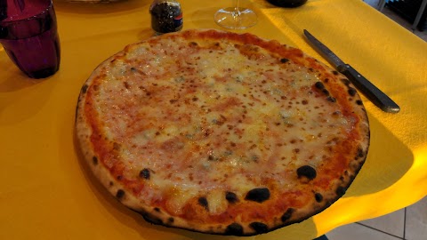 Pizzeria Quadrifoglio Di Roversi G. Sas