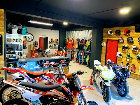 ANDREUCCIO officina & moto store