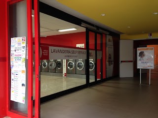 Lavanderia self service LG Bologna Laundry Lounge