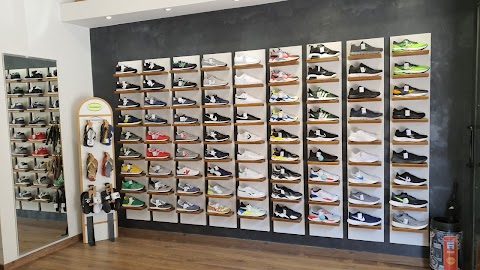 Super - Sneakers Shop