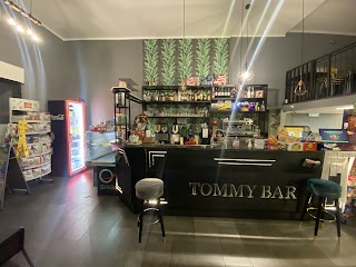 TOMMY BAR