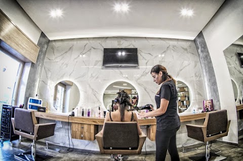 Uomini e donne unisex hair salon