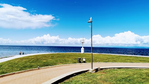 Faro sulla spiaggia di Isola