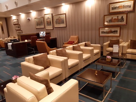 Emirates Lounge Airport