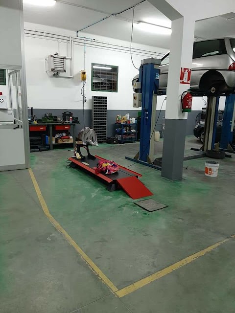 A M Officina Riparazioni Auto di Prestigiacomo Gaetano e Fasiello Fabio SNC