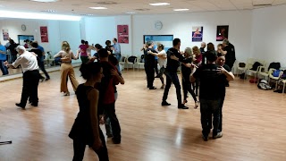 Scuola di Tango Argentino. Maestri Argentini Malena Veltri e Luis Delgado