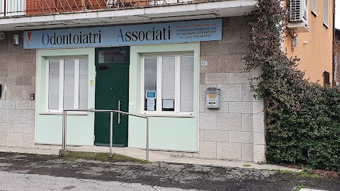 Studio Dentistico Odontoiatri Associati - San Marino di Bentivoglio - Dr.Marzadori, Dr. Stefani, Dr. Parini, Dr.Moretto