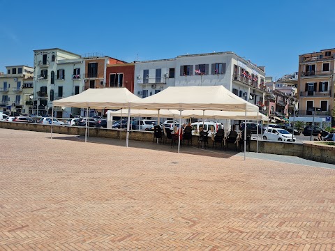 Piazzetta a mare