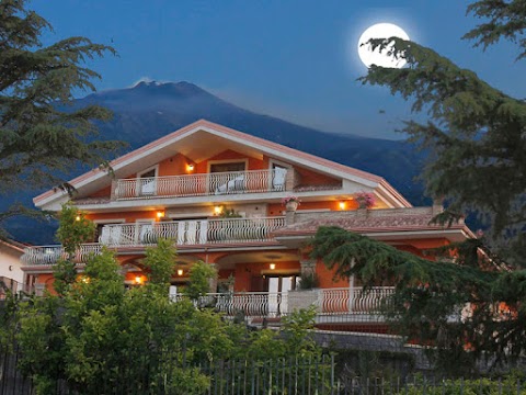 Etna Royal View - Residence Appartamenti Casa Vacanze Holiday Home alle pendici dell'Etna