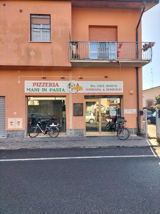 Pizzeria mani in pasta