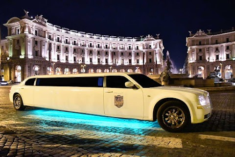 Limousine & Photo Booth in Pulmino Auto Noleggio Patrizi