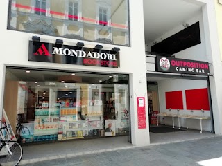 Libreria Mondadori Bookstore