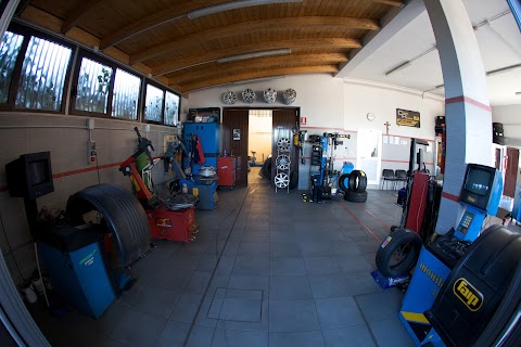 Centro revisione e gommista M.P. Auto gomme snc