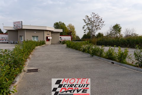 Motel Circuit drive