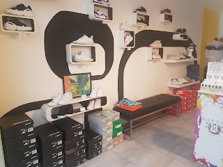 Size sneaker shop