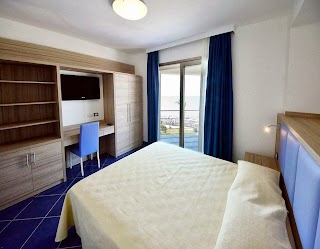 Astro Suite Hotel RTA 4 stelle