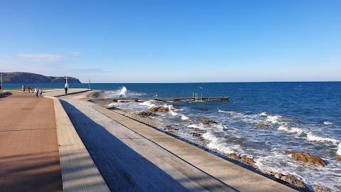 Faro sulla spiaggia di Isola